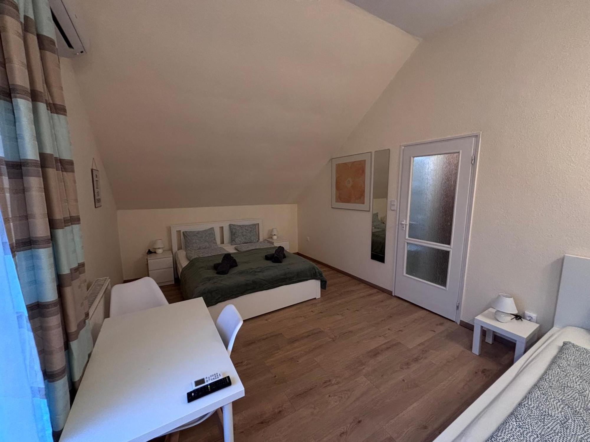 Airportmax Panzio Bed and Breakfast Vecsés Buitenkant foto
