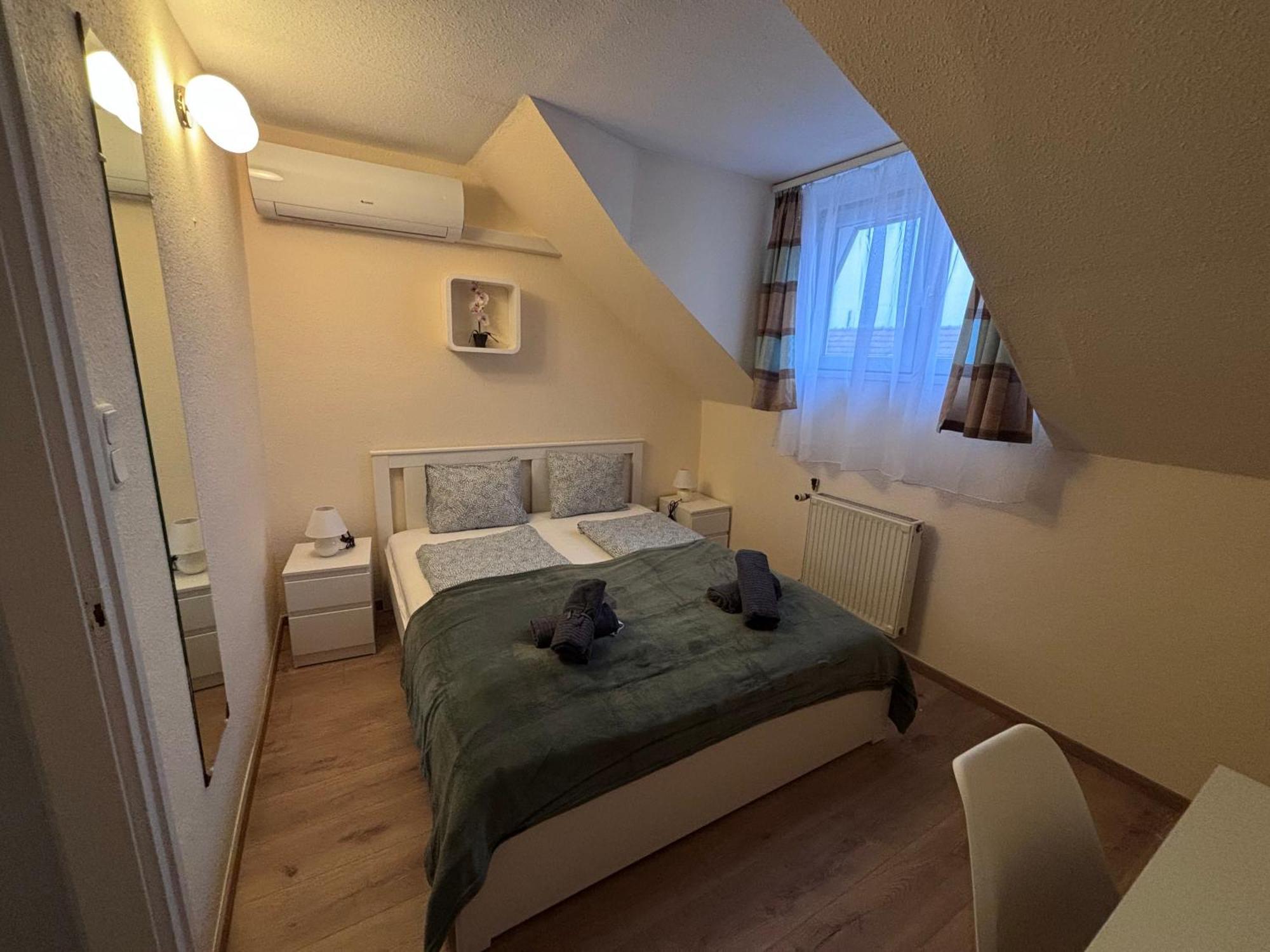 Airportmax Panzio Bed and Breakfast Vecsés Buitenkant foto
