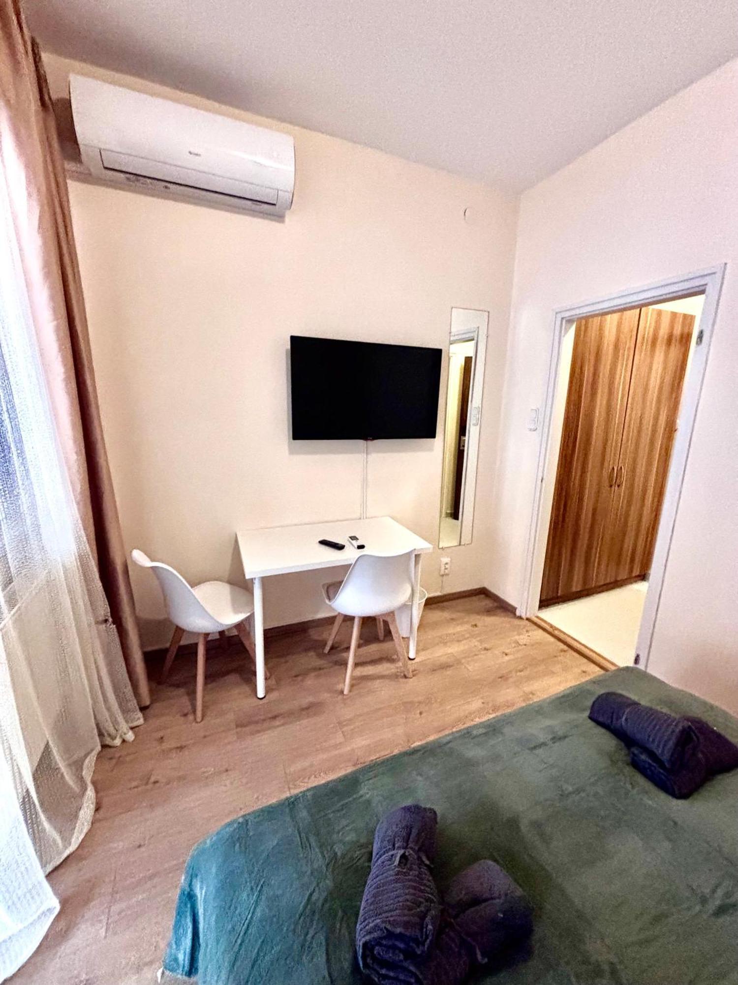 Airportmax Panzio Bed and Breakfast Vecsés Buitenkant foto