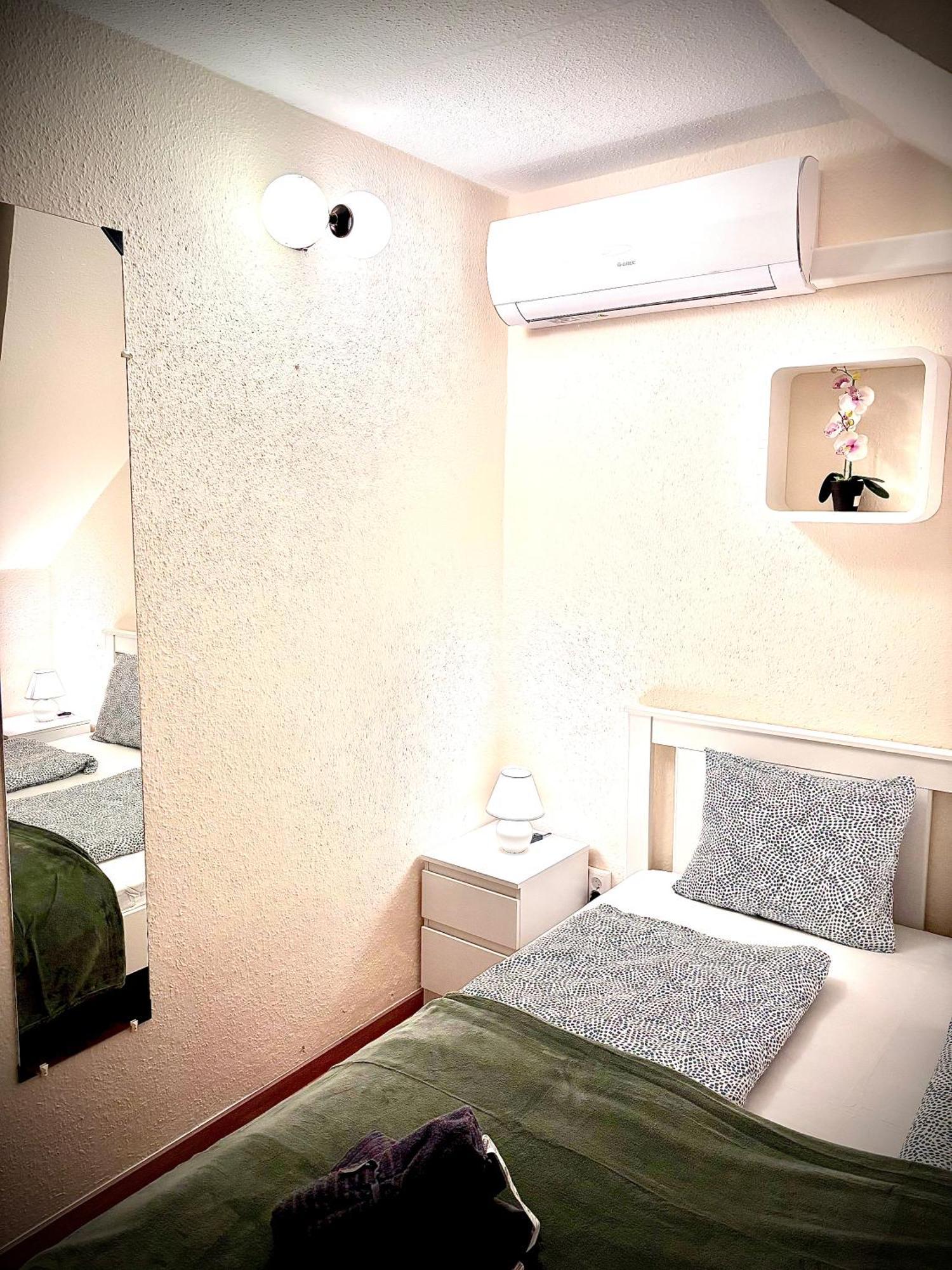 Airportmax Panzio Bed and Breakfast Vecsés Buitenkant foto