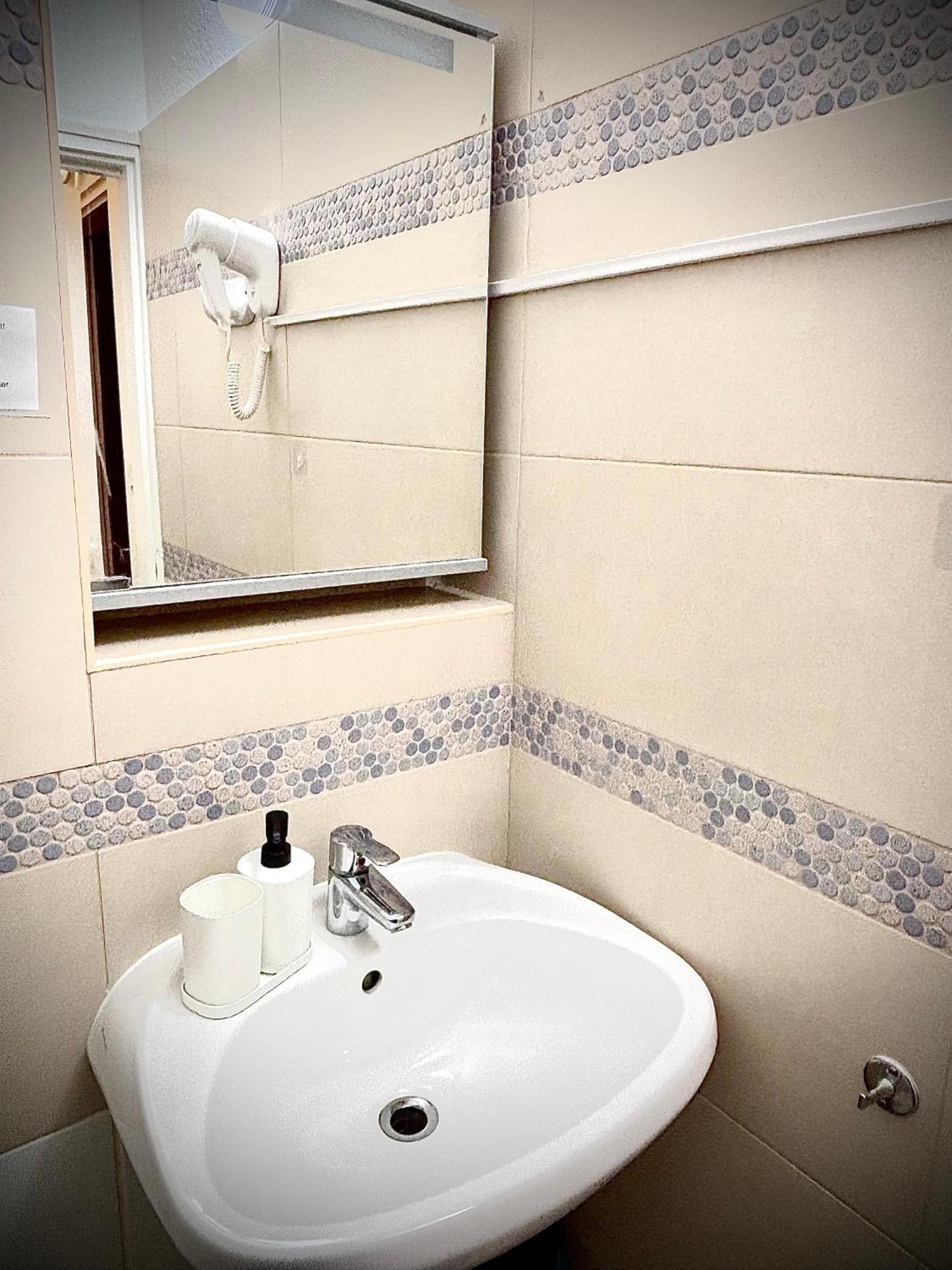 Airportmax Panzio Bed and Breakfast Vecsés Buitenkant foto